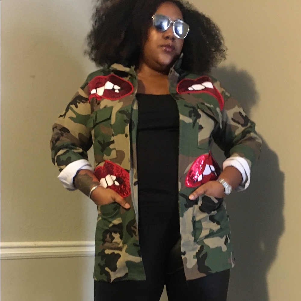 Army jacket with sequins lips⭐️ $20 Today